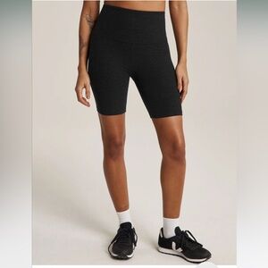 Beyond Yoga Spacedye High Waisted 7" Biker Short in Darkest Night Size Small